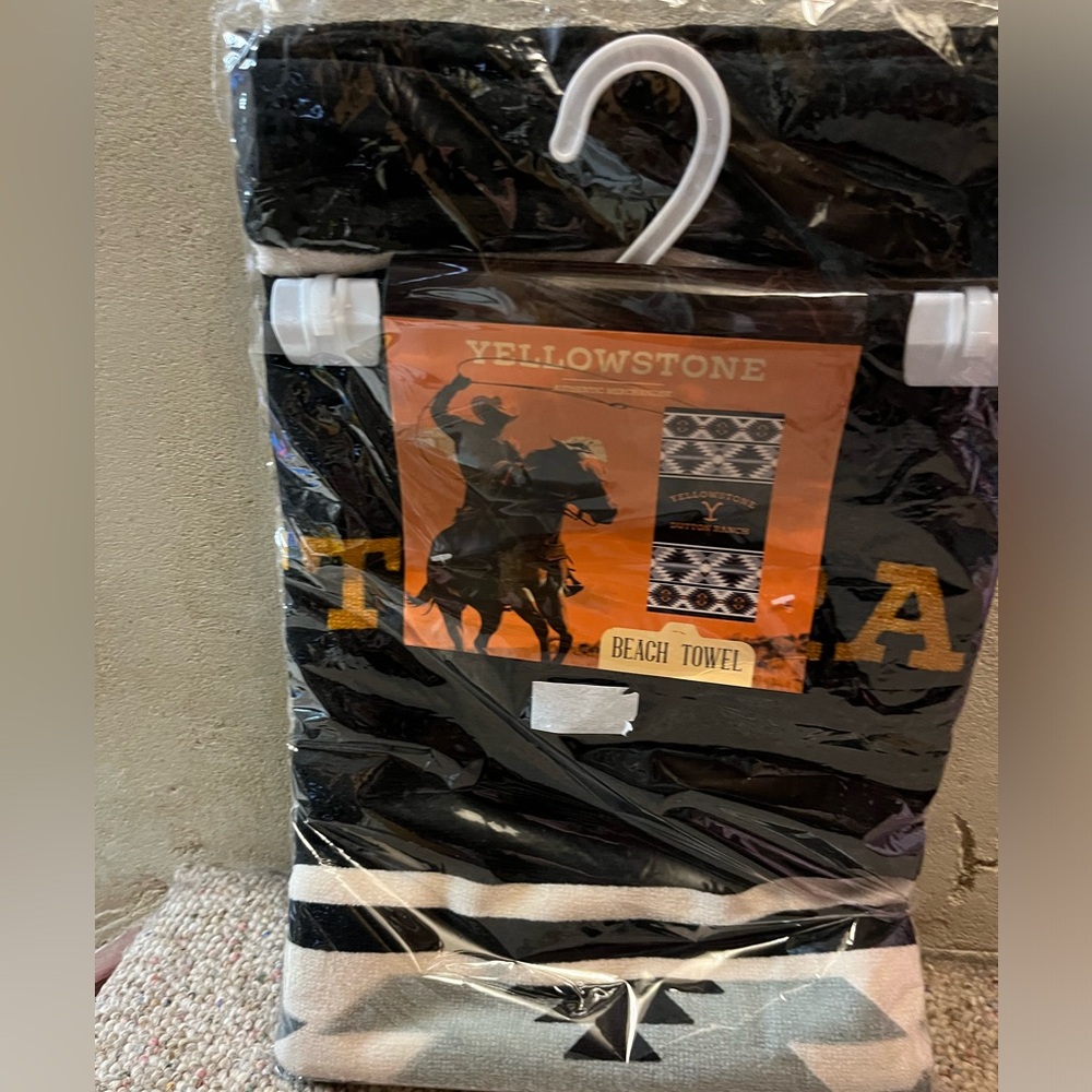 🆕 Yellowstone Dutton Ranch Aztec Beach Towel - Picture 4 of 8